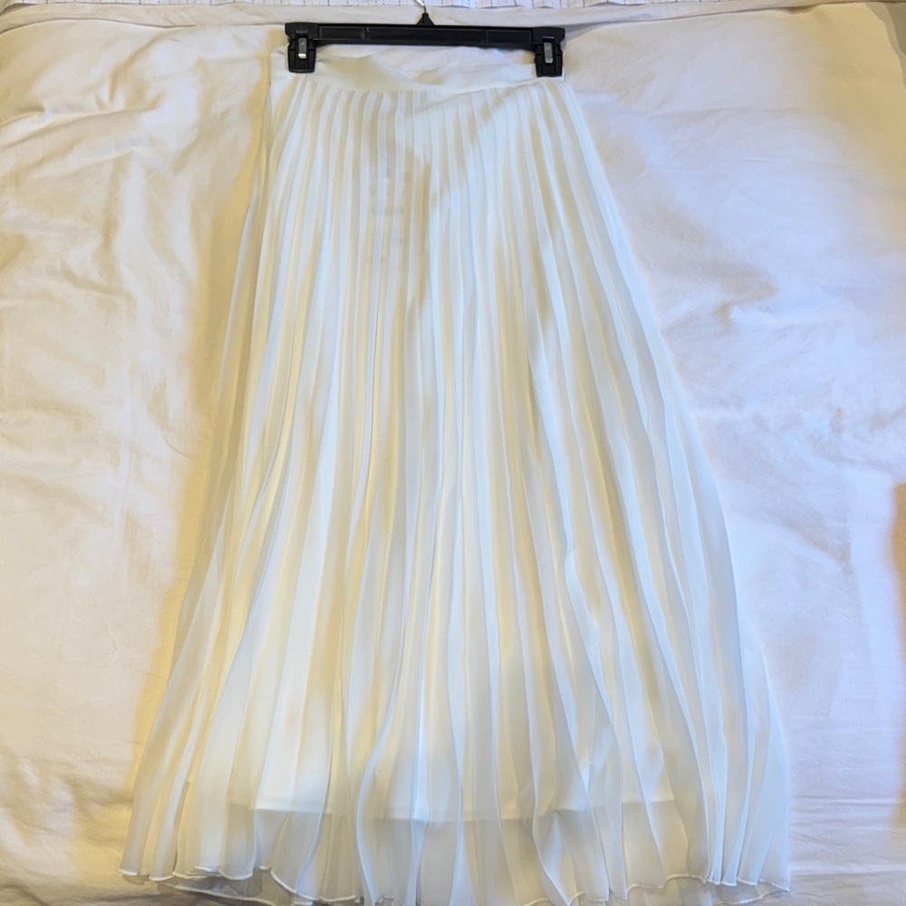 Zara Brand New White Maxi Pleated Skirt